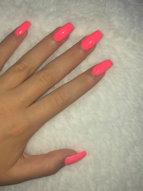 Neon Nails Solid Color, Coral Square Nails, Bright Peach Nails, Salmon Pink Nails, Summer Nails Basic, Summer Coral Nails, Bb Nails, Neon Coral Nails, Coral Pink Nails