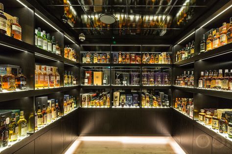 The Whisky Shop Manchester - Office of Light - Lighting Design Lit Shelves, Whiskey Display, Whisky Cabinet, Whisky Store, Wine Store Design, Wine Shop Interior, Alcohol Shop, Bourbon Bottle, Garage Workbench Plans