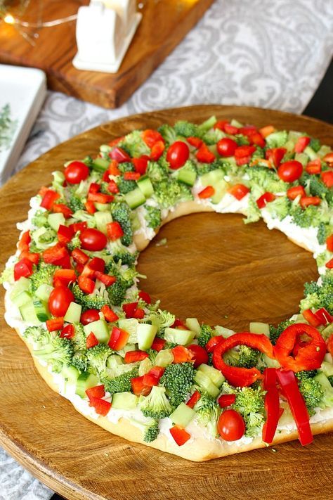 Pizza Christmas, Veggie Pizza Recipe, Christmas Appetizer, Christmas Recipes Appetizers, Holiday Favorite Recipes, Veggie Pizza, Award Ceremony, Christmas Brunch, Xmas Food