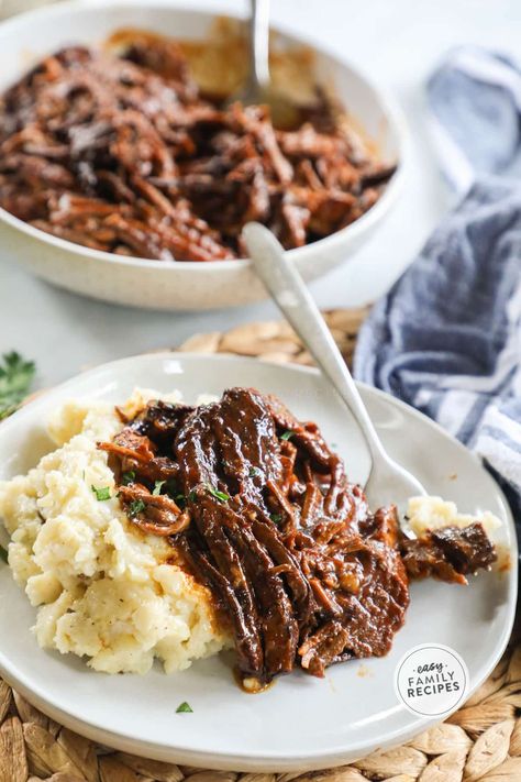 BEST SLOW COOKER RECIPE EVER! This easy Beef Brisket in the crockpot is so tender, juicy, full of flavor... and EASY to make! Just dump and slow cook all day for the best BBQ brisket at home! Serve with classic Barbecue side dishes to make a Texas style bbq dinner. This easy crockpot brisket recipe is great for a kid-friendly dinner idea! Brisket Chili Recipe Crock Pots, Crockpot Brisket Easy, Boneless Beef Brisket Recipes, Bbq Brisket Recipes Oven, Brisket Dinner Recipes, Bbq Brisket Crock Pot, Brisket Recipes Oven Crock Pot, Crock Pot Pulled Beef, Pulled Brisket Recipes