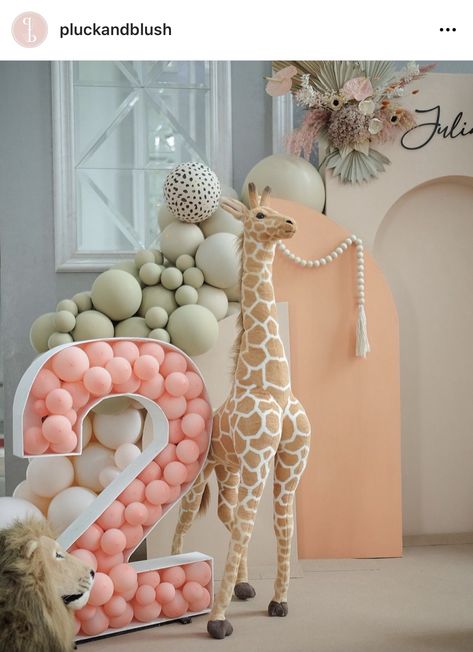 Pampas Safari Decor, Safari Balloon Decor, Two Wild Birthday Party Girl Decorations, Safari Birthday Party Girl, Giraffe Theme Birthday Party, Girl Safari Birthday Party, Wild One Birthday Party Girls Diy, Giraffe Birthday Party, Boho Safari