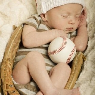 My favorite....with the Cubbies hat, a wooden bat, and the Cubbies ball!!! Newborn Photos Boy, Foto Kids, Foto Newborn, Baby Kostüm, Baby Fotografie, Infant Photography, Newborn Pics, Baby Pic, Baseball Baby