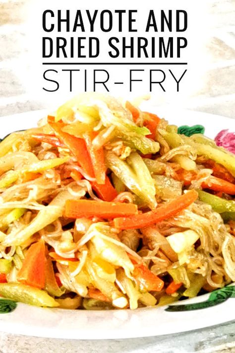 Stir-fry chayote squash recipe with dried shrimp and glass noodles. It can be substituted with a hairy gourd. An old-school Cantonese home-cooked recipe. Asian Stir Fry Recipe, Chayote Recipes, Ic Diet, Chayote Squash, Cantonese Cuisine, Asian Stir Fry, Asian Vegetables, Dried Shrimp, Squash Recipe