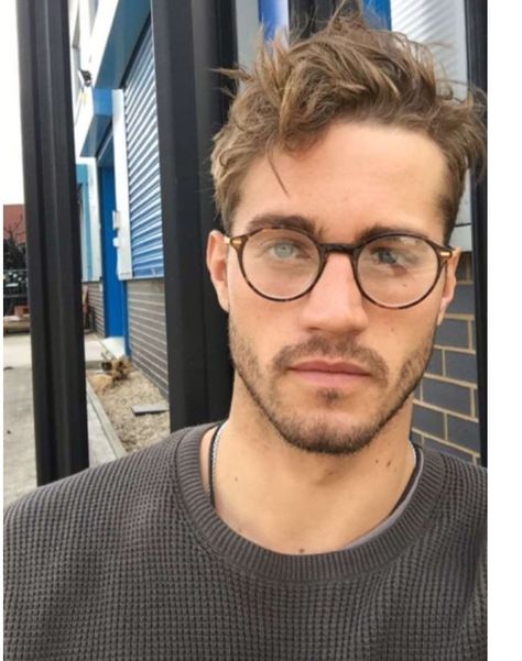 Men’s Round Glasses, Men With Round Glasses, Glasses For Oval Faces Men, Round Face Glasses Frames Men, Men’s Glasses Style 2024, Man Glasses Style, Men’s Glasses 2023, Men’s Glasses Trendy, Old Money Glasses Men