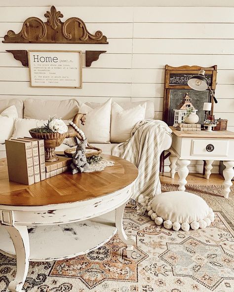 Shiplap Living Room, Modern Coffee Table Decor, Living Room Furniture Inspiration, Cream Living Rooms, Aesthetic Interior Design, White Couch, White Shiplap Wall, Beige Living Rooms, Table Decor Living Room