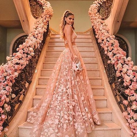 #bridegown.. 💞💞#accessories. #clothes. #designer. #clothes. #currentlywearing. #fashionable. #editorial. #fashionable. #fashionaddict.… Formal Dresses Uk, Fancy Prom Dresses, Floral Formal Dress, Prom Dresses Backless, Burgundy Homecoming Dress, Dresses Two Piece, Lace Prom Dresses, Floral Dress Formal, Chic Gowns