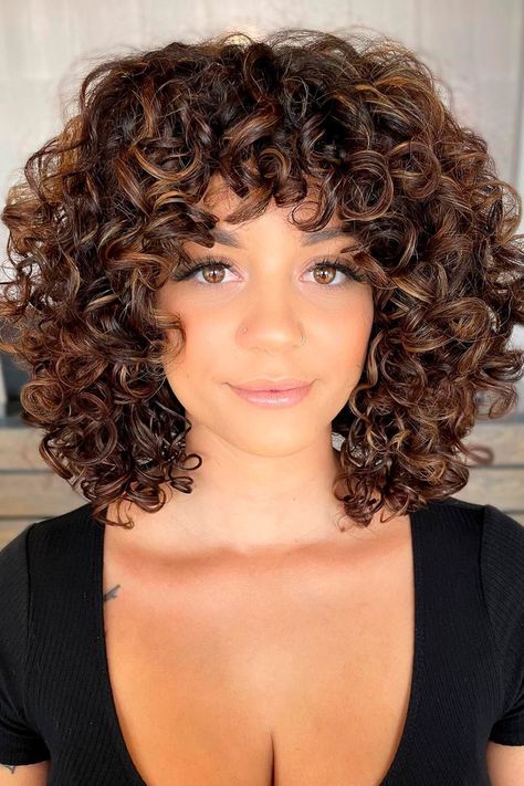 25 Curly Bob Ideas to Add Some Bounce to Your Look | LoveHairStyles Kręcony Bob, Medium Curly Bob, Curly Angled Bobs, Layered Curly Haircuts, Curly Hair Trends, Shoulder Length Curly Hair, Natural Curly Hair Cuts, Medium Length Curly Hair, Bob Haircut Curly