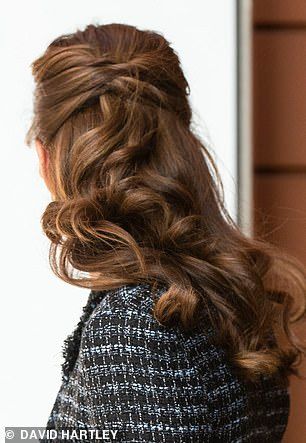 The Duchess wore her brunette locks in signature bouncy curls, which she kept away from her face in a chic half-up hairstyle. A basic version of the look can be achieved in minutes, with extra time needed for curls like the ones Kate wore to Evelina Children's Hospital in London on 28 January, pictured left and right Kate Middleton Hair, Princesa Kate Middleton, Half Ponytail, Bouncy Curls, Chic Hairstyles, Creative Workshop, Half Up Hair, Art Workshop, Portrait Gallery