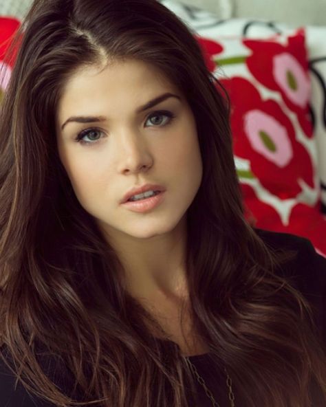 Maria Avgeropoulos, Hd Mobile Wallpaper, Hair Evolution, Marie Avgeropoulos, Mobile Phone Wallpaper, Teen Actresses, Woman Movie, Celebrity Wallpapers, Hair Color And Cut