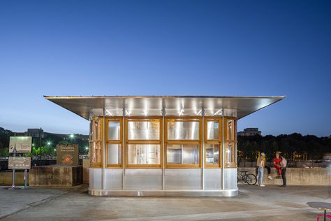 The Franklin Azzi agency revamped the conception of a food stand at the base of the Eiffel Tower. Situated in heart of one of Paris’ most remarkable heritage sites, this project posed the challenge of integrating a new micro-architecture design into a dense and singular context. Wooden Sash Windows, Glass Louvers, Curtin University, Dream Cafe, Facade Architecture, Hot Spots, Architecture Photo, Built Environment, Architecture Fashion