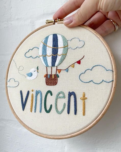 Colors, textures, lovely hot air balloon and a lot of happiness to little Vincent 🤗💙🥰🪁🕊️🎈☁️✨ - #anaclarabordou #bordado #bordadolivre #bord… | Instagram Diy Embroidery Shirt, Unique Cross Stitch, Name Embroidery, Baby Embroidery, Hand Embroidery Design Patterns, Hand Embroidery Art, Sewing Embroidery Designs, Flower Embroidery Designs, Modern Embroidery