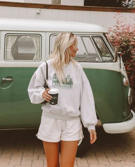 Soft Athletic Aesthetic, Lakehouse Outfit Summer, Surf Fashion Womens, California Trip Outfits, Roadtrip Outfit Comfy Summer, Road Trip Outfit Summer Casual Comfy, Outdoorsy Style Summer, Colorado Aesthetic Outfits, Outdoorsy Aesthetic Outfits