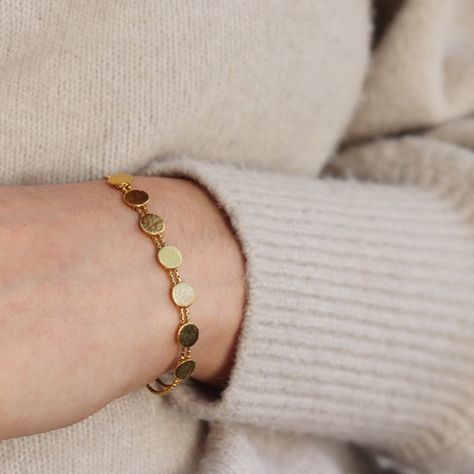 Diana Porter Jewellery Gallery on Instagram: “A delicate disc bracelet with a timeless aesthetic, a great piece for wearing every day. Handmade by @caratonkin using sterling silver with…” Disc Bracelet, Timeless Aesthetic, Amulets, Delicate Bracelet, Gold Bracelet, Porter, Every Day, Bracelet, Sterling Silver