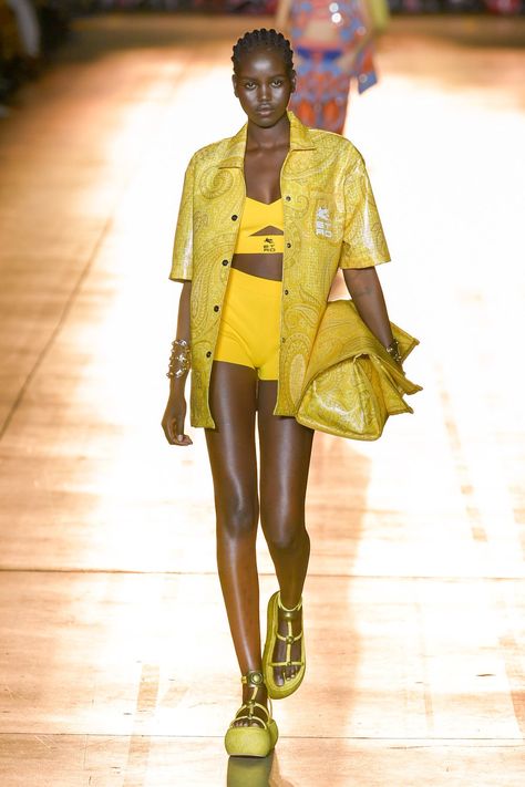 Modeling Affirmations, Yellow Nike Shoes, Vacation Ootd, Adut Akech, Men Fashion Show, Milano Fashion Week, Spring Summer 2022, Menswear Inspired, Yellow Fashion