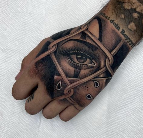 Hand Tattoos Face Mask, Face Hand Tattoo, Chicano Hand Tattoo, Eye Hand Tattoo, Dark Hand Tattoos, Wolf Tattoo Forearm, Simple Hand Tattoos, Rose Tattoos For Men, Gangsta Tattoos