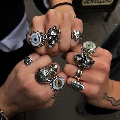 ⦮ kitty ⦯ on Twitter: "O M G I'm obsessed with them… " Skull Wedding Ring, Moda Hippie, Grunge Jewelry, Skull Wedding, Plain Bands, Dope Jewelry, Funky Jewelry, Eye Ring, Skull Ring