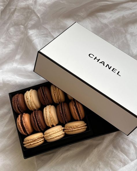 Dream collab: Chanel x @amadeuspatisserie. Exquisite French fashion combined with the most delicious French macarons in Toronto. What’s… | Instagram Chanel Aesthetic, Chocolate Girls, Chanel Box, French Macarons, Espresso Martini, Old Money Aesthetic, Brown Aesthetic, Cafe Food, Macaroons