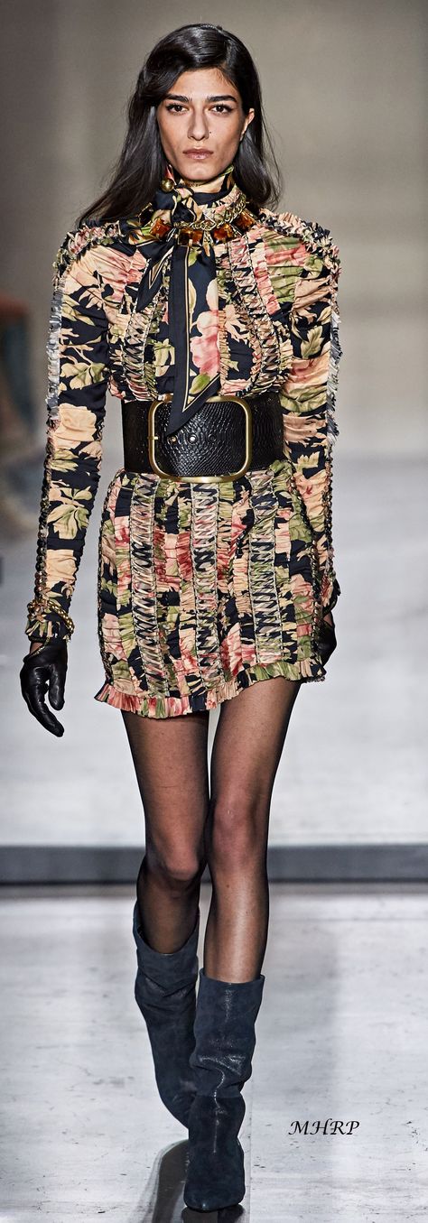 Zimmermann Fall 2019_vogue.com Latest Fashion Design, Alter Ego, Summer 2019, Textile Design, Beautiful Dresses, Fashion Show, Sweater Dress, Spring Summer, Women Wear