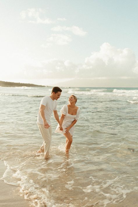 Maui Beach Engagement Aesthetic | Couples Beach Photoshoot Inspiration | Madaline and Nolan’s beach engagement shoot turned out amazing despite the rain! Get inspired by their engagement pictures in the rain including couples beach outfit ideas, engagement picture ideas, and coastal engagement shoot photos. Book Adrienne and Corey for engagement photos at mayarimediamaui.com. Fall Beach Engagement Outfits, Pictures In The Rain, Engagement Shoot Photos, Beach Props, Proposal Beach, Engagement Photo Shoot Beach, Couples Beach Photoshoot, Picnic Engagement Photos, Engagement Aesthetic