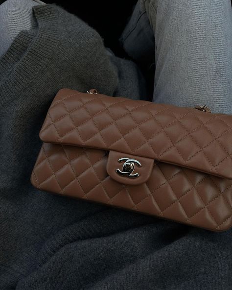 Chanel Outfit Aesthetic, Brown Chanel, Chanel Bag Classic, Chanel Classic Flap Bag, Chanel Flap Bag, Classic Flap Bag, Mode Design, Bags Aesthetic, Pretty Bags