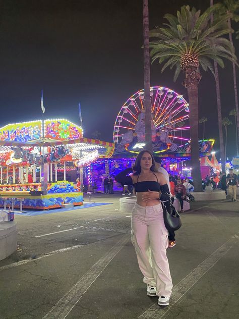 La Fair Outfit, Fair Outfits Ideas, Oc Fair Outfit, Carnival Date Outfit, Cute Carnival Outfits, Carnival Fair Outfit, County Fair Outfit Ideas, Fair Outfits Carnival, Fair Outfit Ideas Carnival