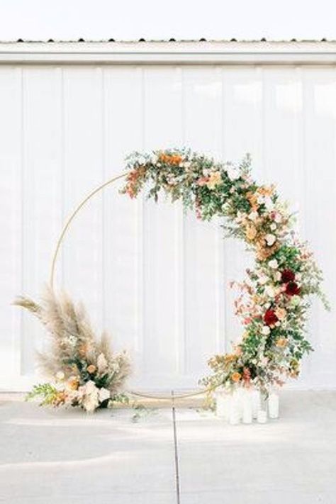 An elegant gold circle arch with pampas grass, greenery and warm toned florals for a Forme Los Angeles wedding. Planning by To Be Loved Events, photo by @simplyadriphoto. Circle Arch Wedding, Bridal Face Mask, Circle Arch, Altar Ideas, Bride Planning, Floral Circle, Wedding Backdrop Decorations, Ceremony Arch, Los Angeles Wedding