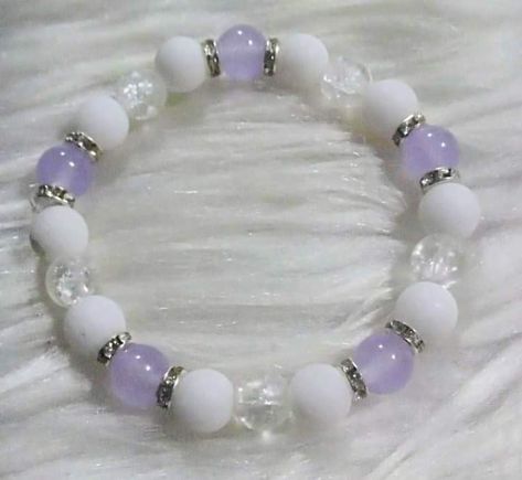 Crackle Glass Beads Bracelet Ideas, Bracelet Ideas Crystal Beads, Elastic Bracelets Diy, Glass Bead Bracelet Patterns Ideas, Crystal Bead Bracelet Ideas, Glass Bead Bracelet Ideas, Girly Bracelets, Homemade Bracelets, Crystal Bead Jewelry