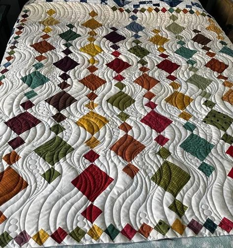 Chandelier Quilt Pattern, Chandelier Quilts, Beads Quilt, Chandelier Quilt, Heart Chandelier, Quilt Free Pattern, Quilting Stitch Patterns, Machine Quilting Ideas, Free Motion Quilting Patterns