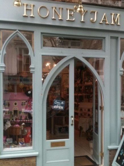 Vitrine Design, Bakery Design Interior, Shop Facade, Storefront Design, Portobello Road, Coffee Shops Interior, Beauty Salon Decor, Rule The World, Bakery Design