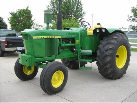 John Deere Tractors Pictures, Old John Deere Tractors, Tractor Barn, Tractor Pictures, Tractor Price, Jd Tractors, Big Tractors, Small Tractors, New Tractor