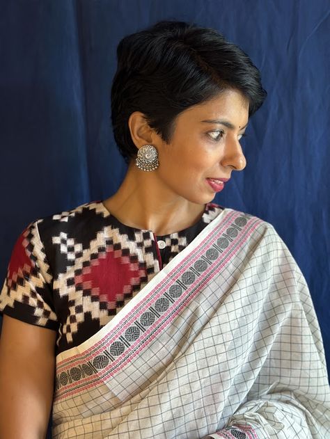 Red black ikat blouse  Handwoven ikat cotton blouse Lined with soft cotton mul Can be worn as a crop top with skirts and pants as well  To view more similar blouses, pls click on https://aavaranaa.com/blouses/ Kantha Blouse Designs, Ikat Blouse, Cotton Saree Blouse Designs, Cotton Saree Blouse, Crop Top Skirt, Designer Sarees, Cotton Blouse, Unique Designers, Saree Blouse Designs