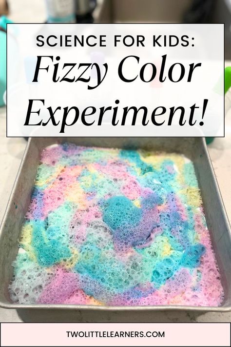 Read about fizzing activities using baking soda and vinegar. Learn how to make a baking soda and vinegar experiment for kids. This fun science experiment for kids is easy, quick, and kids will love it! Learn more about fizzy science experiments for kids at twolittlelearners.com Science For Prekindergarten, Easy Science Projects For Elementary, Playdough Science Activities, Early Years Science Experiments, Fun Easy Science Projects For Kids, Colour Experiments For Kids, Easy Science Experiments For Toddlers, Color Experiments For Kids, Easy Science Experiments For Preschool