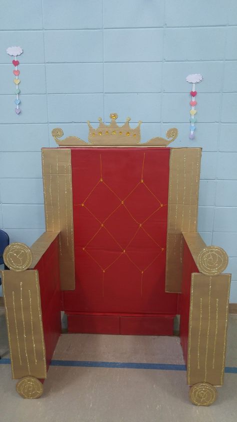 Throne Diy Chairs, Diy Throne Chair, Throne Ideas, Santa Chair, Faux Queen, Princess Chair, Fun Activities For Preschoolers, King On Throne, King Chair