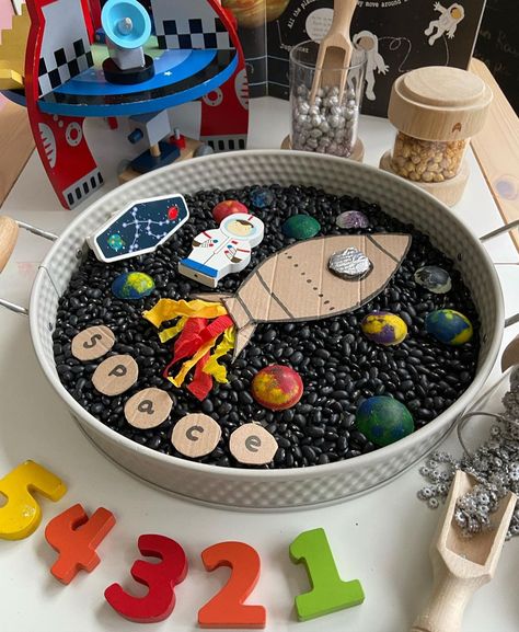 Mariam Azmi on Instagram: “Space themed sensory play tray 🚀. Our planets were made out of old bits of crayons we had at home and a silicone cake pop mould. The girls…” Space Loose Parts Play, Space Sensory Play, Space Themed Nursery Activities, Space Tough Tray Ideas, Space Sensory Activities, Space Station Eyfs Role Play, Space Themed Messy Play, Space Sensory, Space Theme Preschool