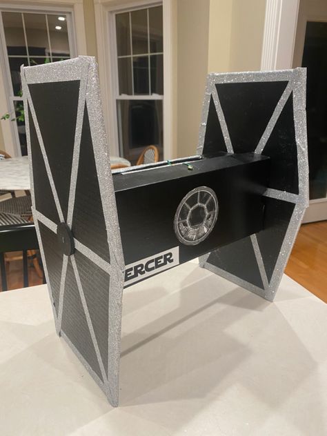 Diy Star Wars Valentines Boxes, Tie Fighter Valentines Boxes, Darth Vader Valentine Box Ideas, Star Wars Valentine Boxes, Darth Vader Valentine Box Boys, Star Wars Wrapping Ideas, Starwars Valentines Boxes, R2d2 Valentines Boxes, Avengers Valentine Box Ideas