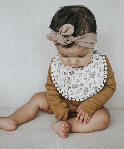 This is outfit goals!😍 We are sold out of our April bib but I tagged a few bibs that are similar:) 📷 @derived_by_design Styles For Children, Diy Baby Boy Clothes, Billy Bibs, Baby Clothes Brands, Stylish Baby Girls, Designer Baby Clothes, Toddler Accessories, Cute Hair