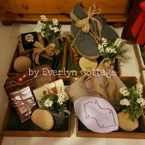 Rustic Gift Tray / Gubahan Hantaran Dulang Hantaran Lelaki, Hantaran Rustic, Hantaran Ideas, Hantaran Kahwin, Gubahan Hantaran, Wedding Packing, Hantaran Pernikahan, Indian Wedding Gifts, Gift Tray