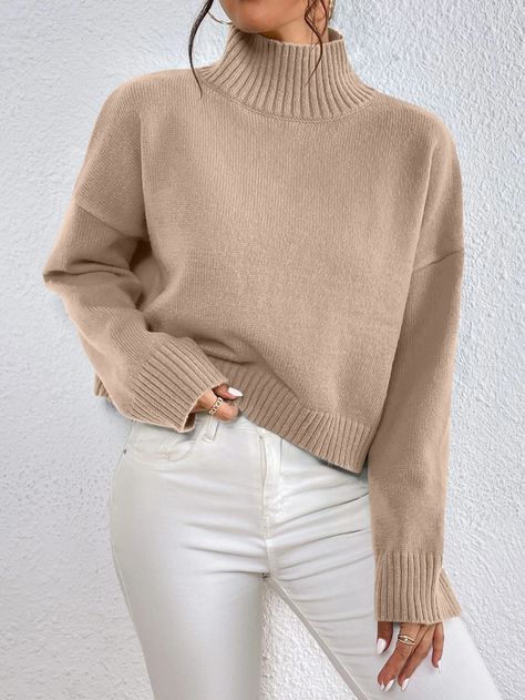 Outfits Con Sueter Beige, 9th Grade Outfits, Sofia Richie Style, Brunch Outfits, Styled Outfits, Classic Timeless Style, Beige Outfit, Drop Shoulder Sweaters, Xmas Card