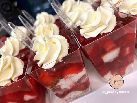 Layers of sweetness in every bite! 🍓🍰 These Strawberry Shortcake Shooters are made with fresh strawberries, whipped cream, and soft cake, creating the perfect balance of flavors. Whether it’s for a celebration or a little indulgence, these mini desserts are a crowd-pleaser! ✨ #peachysweetsmodesto Strawberry Shortcake Shooters, Shortcake Shooters, Strawberry Shortcake Bites, Strawberries Whipped Cream, Fruits Desserts, Soft Cake, Fresh Strawberries, Crowd Pleaser, Mini Desserts