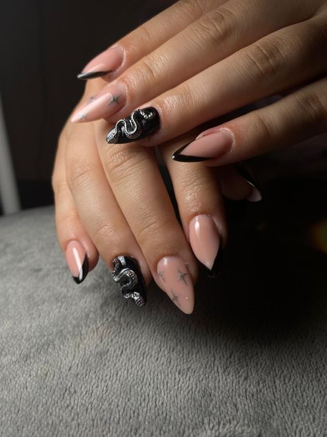 Black And Gold Snake Nails, Snake Charm Nails, Snake Skin Nails Designs, Reputation Nails, Swift Nails, Snake Nails, Snake Skin Nails, Red And Black Snake, Taylor Swift Nails