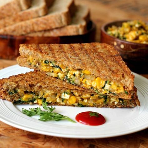 Paneer, Corn & Spinach Grilled Sandwich - Ruchik Randhap Bread Toast Recipes, Indian Food Styling, Paneer Snacks, Vegetarian Enchiladas Recipe, Indian Lunch Box, Sandwich Club, Spinach Sandwich, Breakfast Toasts, Sandwich Recipes Indian