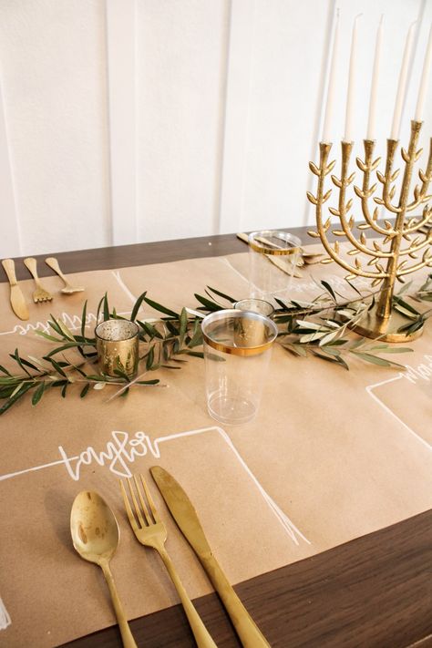 Hanukah Menu, Hanukkah Table Setting, Hannukah Party, Jewish Decorations, Hannukah Decorations, Hanukkah Dinner, Hanukkah Traditions, Lady Decluttered, Hanukkah Crafts