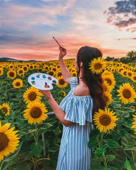 iamgeorgiana Spring Picture Ideas, Sunflower Field Pictures, Sunflower Photography, Sunflower Photo, Tag Friends, Creative Photography Techniques, Sunflower Field, Exposure Photography, Stylish Photo Pose