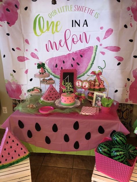 Watermelon Birthday Party One In A Melon First Birthday Centerpiece, One Year Old Birthday Party Theme Summer, Watermelon One Year Old Birthday Party, Watermelon First Birthday Party, 1st Birthday Watermelon Theme, Summer 1st Birthday Party Girl, Watermelon 1st Birthday Party Girl, Watermelon Party Ideas Decoration, One In A Melon First Birthday