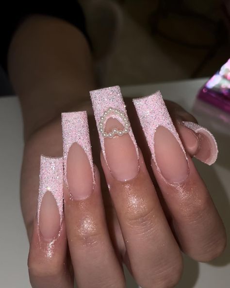 @_nailsbymaddiee on insta !🤍 #nails #acrylic #acrylicnails #mediumnails #longnails #glitter #glitterfrenchtip #frenchtips #frenchtipnails #glitternails Light Pink Nails Prom, Glitter French Tips Acrylics, Glitter French Tip Nails, Sparkly French Tips, Glitter French Tip, Light Pink Nail Designs, Insta Nails, Glitter French Nails, Teen Nails