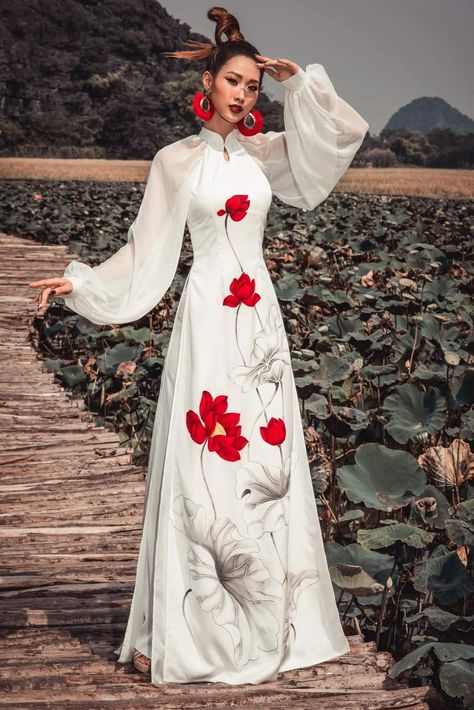 Ao Dai Inspired Dress, Ao Dai Style, Ao Dai Modern Fashion, Chinese Queen Dresses, Modern Ao Dai Fashion Street Styles, Ao Dai Aesthetic, Ao Dai Pattern, Gaun Ruffle, Ao Dai Modern