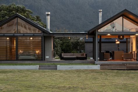 2019 Waikato/Bay Of Plenty Architecture Awards | Architecture Now Beach Houses Architecture, New Zealand Architecture, Contemporary Beach House, Gable House, Farmhouse Architecture, New Zealand Houses, Bay Of Plenty, Modern Barn House, Architecture Awards