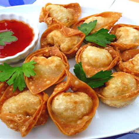 Wonton is another favorite at the take-out place either in soup or fried. Do try this Fried Wonton Recipe by Shireen Anwar and surprie your friends family or guest as it makes a great appetizers or snacks.  #MasalaTVRecipes #FriedWonton #IftarRecipes #RamadanRecipes Chicken Boti Recipe, Jalapeno Wonton Poppers, Fried Wontons, Wonton Recipes, Popular Appetizers, Iftar Recipes, Wontons, Vegetarian Appetizers, Chef Recipes