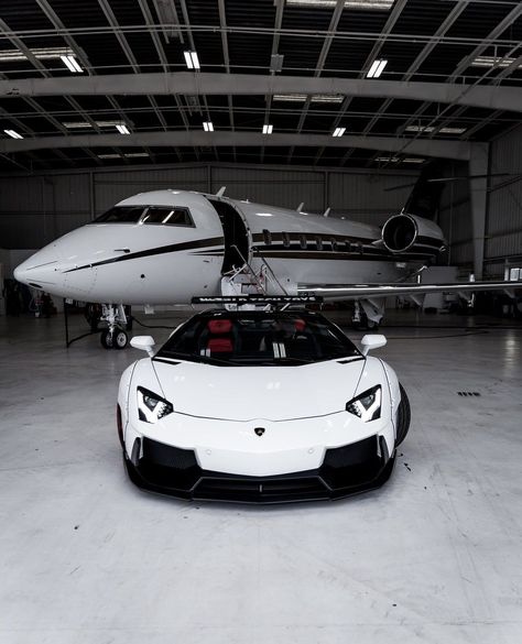 Private Jet X Lamborgini. Jets Privés De Luxe, Private Jet Interior, Luxe Auto's, Jet Privé, Luxury Jets, Luxury Private Jets, Lux Cars, Designer Interior, Luxury Lifestyle Dreams