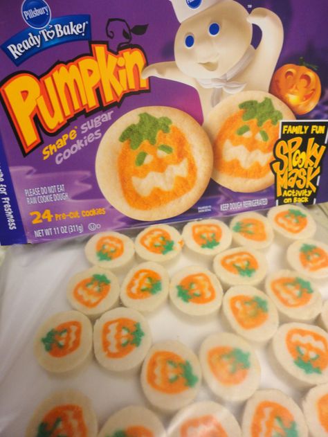 pillsbury ready to bake shape sugar cookies Halloween Sugar Cookies Pillsbury, Pillsbury Halloween Cookies, Halloween Films, Pillsbury Cookies, Halloween Cookie Recipes, Halloween Cookies Decorated, Raw Cookie Dough, Halloween Sugar Cookies, Aesthetic Vsco